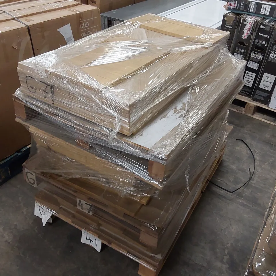 PALLET OF APPROXIMATELY 150 BRAND NEW CANTERBURY LISSA OAK KITCHENS/BEDROOM REPLACEMENT DOOR/DRAWER/END PANELS IN ASSORTED SIZES