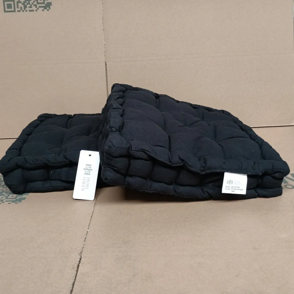 2 X HUSH HAVEN PADDED SEAT/CUSHIONS WITH CARRY HANDLES TAGGED