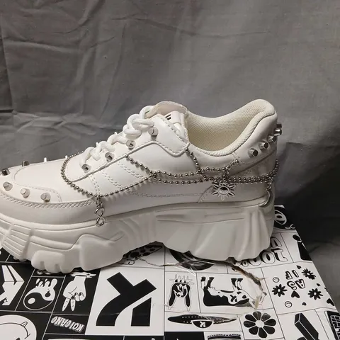 KOI JINX WHITE MYSTIC CHARM TRAINERS – UK4