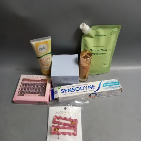 BOX OF APPROXIMATELY 20 COSMETIC ITEMS TO INCLUDE - SENSODYNE TOOTHPASTE - HOLLYWOOD FLAWLESS FOUNDATION - ACCESSORIZE HAIR CLIPS - ETC