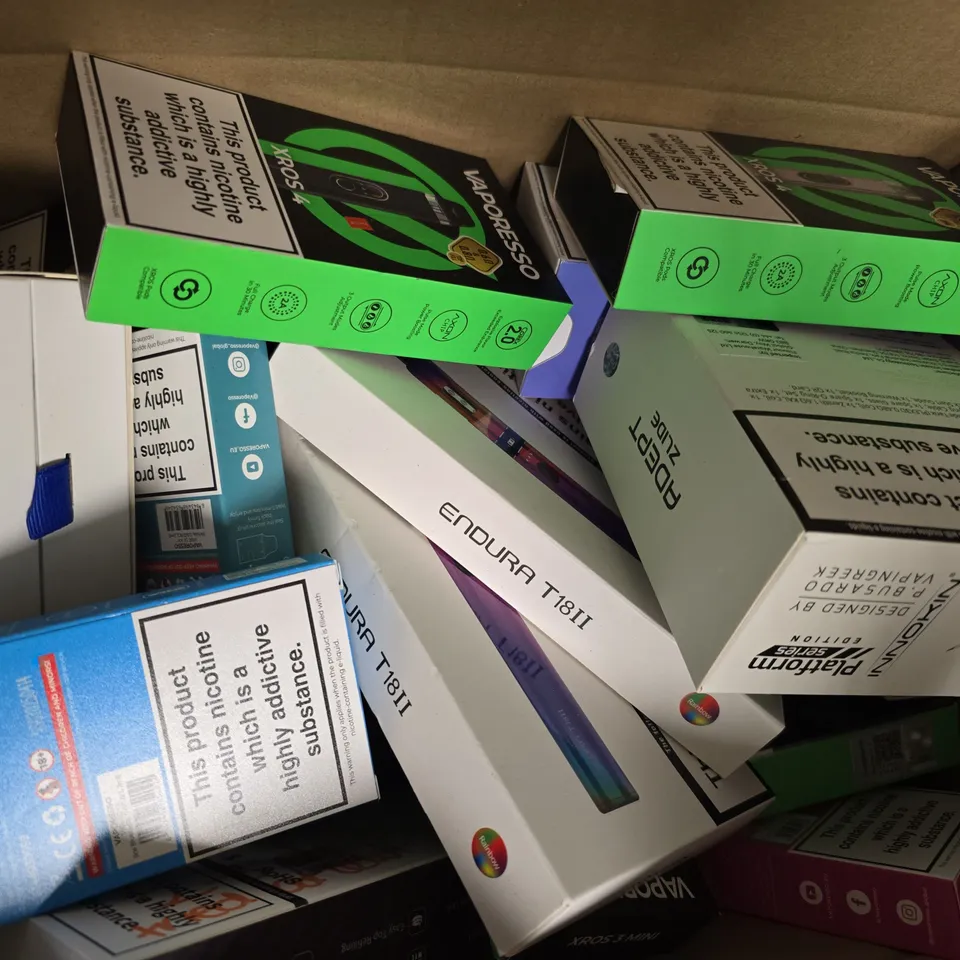 BOX OF APPROXIMATELY 25 ASSORTED E-CIGARETTE AND VAPING PRODUCTS TO INCLUDE GEEKVAPE, VAPORESSO, ETC - COLLECTION ONLY