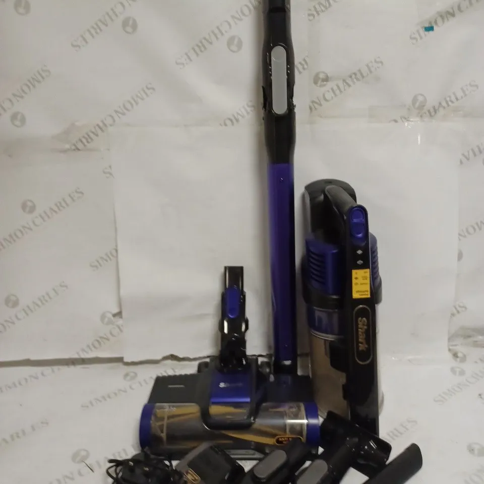 SHARK ANTI HAIR WRAP CORDLESS PET VACUUM CLEANER IZ202UKT