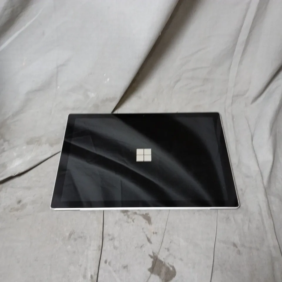 MICROSOFT SURFACE PRO 5 TABLET – I5-7300U, 8GB RAM, 256GB SSD, 12.3" DISPLAY