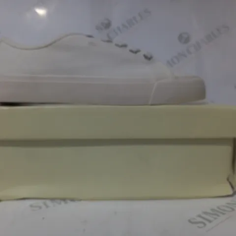 BOXED PAIR OF GANT ZANARA SHOES IN OFF WHITE EU SIZE 40