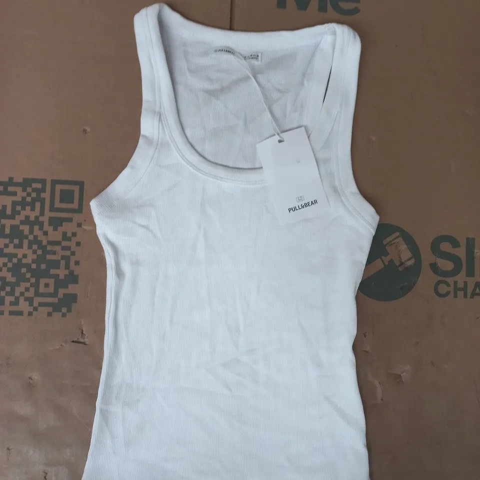 PULL & BEAR SLEEVELESS TANK TOP IN WHITE SIZE MEDIUM