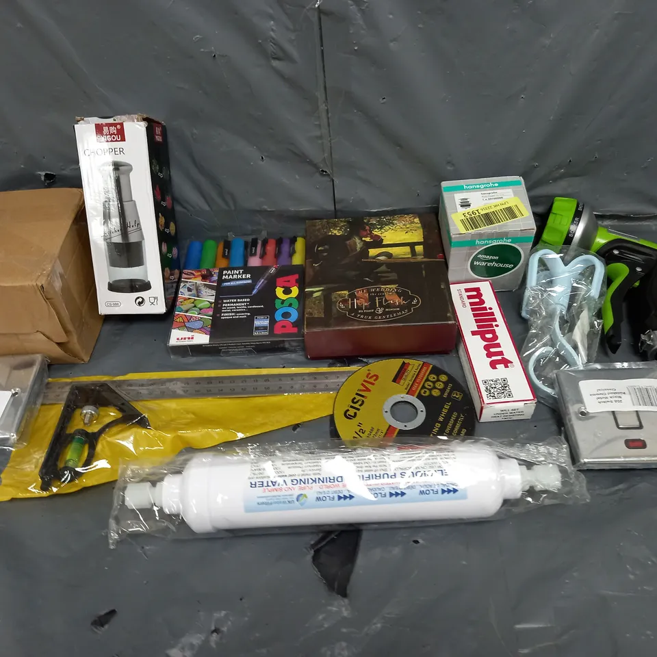 BOX OF ASSORTED HOUSEHOLD ITEMS TO INCLUDE LIGHT SWITCHES, HOSE PIPE HEAD AND PAINT MARKERS