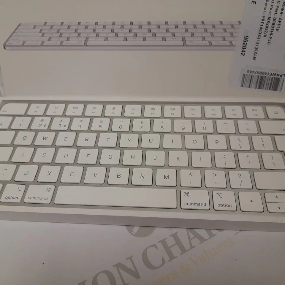 APPLE MAGIC KEYBOARD