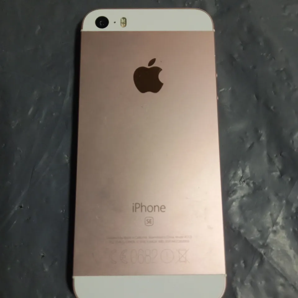 APPLE IPHONE SE SMARTPHONE IN PINK/WHITE