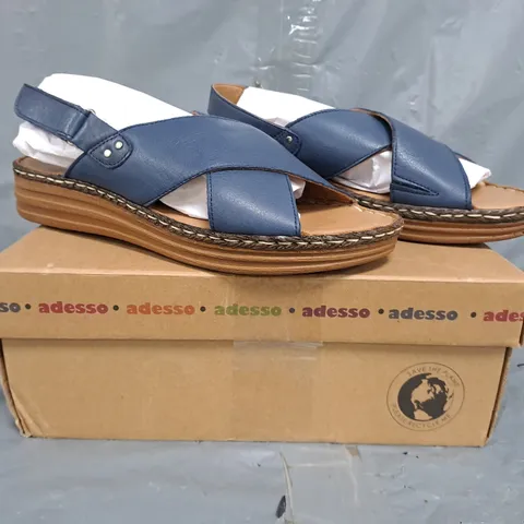 BOXED PAIR OF ADESSO DAHLIA LEATHER SANDALS IN NAVY SIZE 6