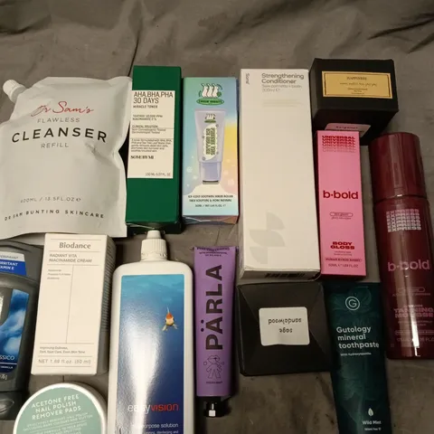LOT OF APPROXIMATELY 30 ASSORTED HEALTH AND BEAUTY ITEMS TO INCLUDE SIMON OURIAN EXFOLIATING MASK, B.BOLD BODY GLOSS AND GUTOLOGY MINERAL TOOTHPASTE