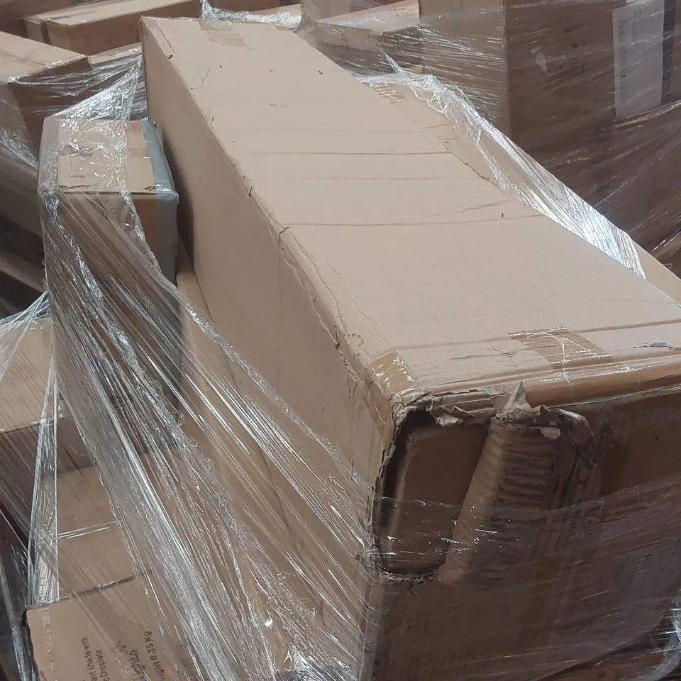 PALLET CONTAINING A LARGE QUANTITY OF ASSORTED LIGHTING PRODUCTS