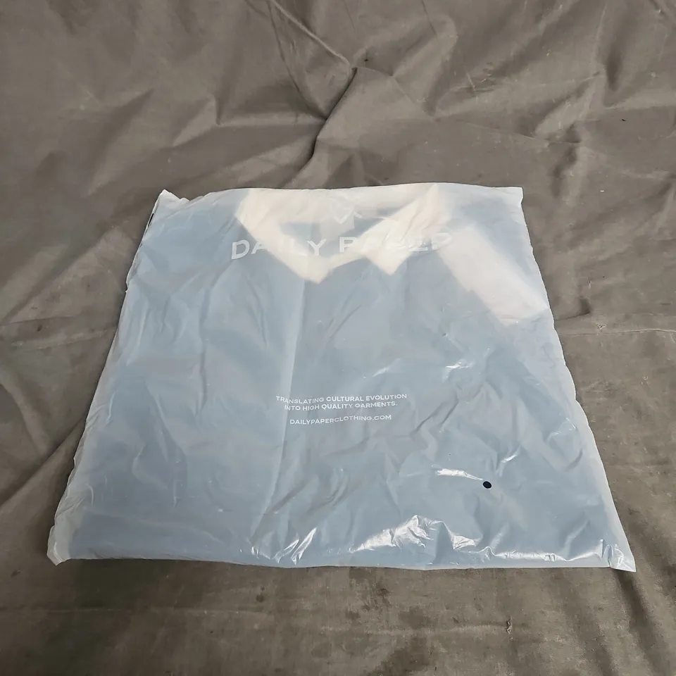 BAGGED DAILY PAPER SHIELD SHORT SLEEVE POLO TSHIRT IN PAGAENT BLUE SIZE L
