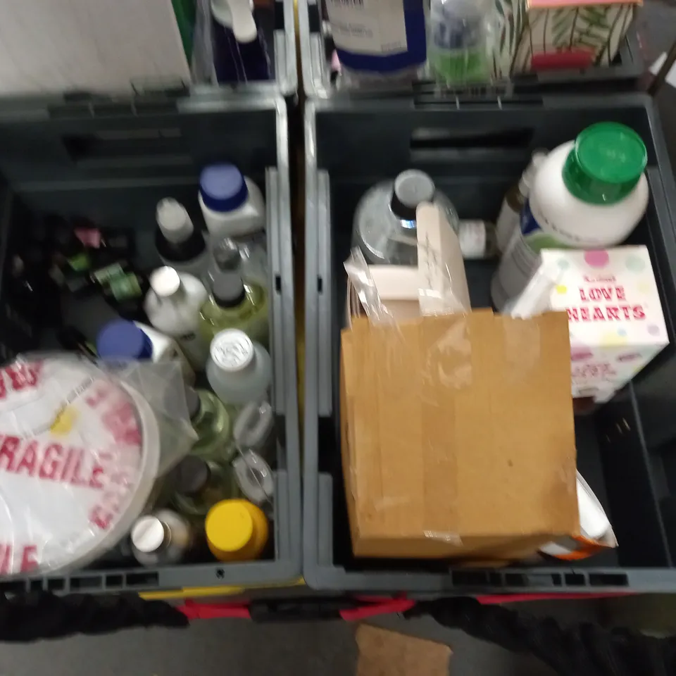 LARGE QUANTITY OF ASSORTED HOUSEHOLD LIQUID ITEMS TO INCLUDE 83 WASH LENOR, 5L PURE DISTILLED WATER AND DETTOL 750ML - COLLECTION ONLY