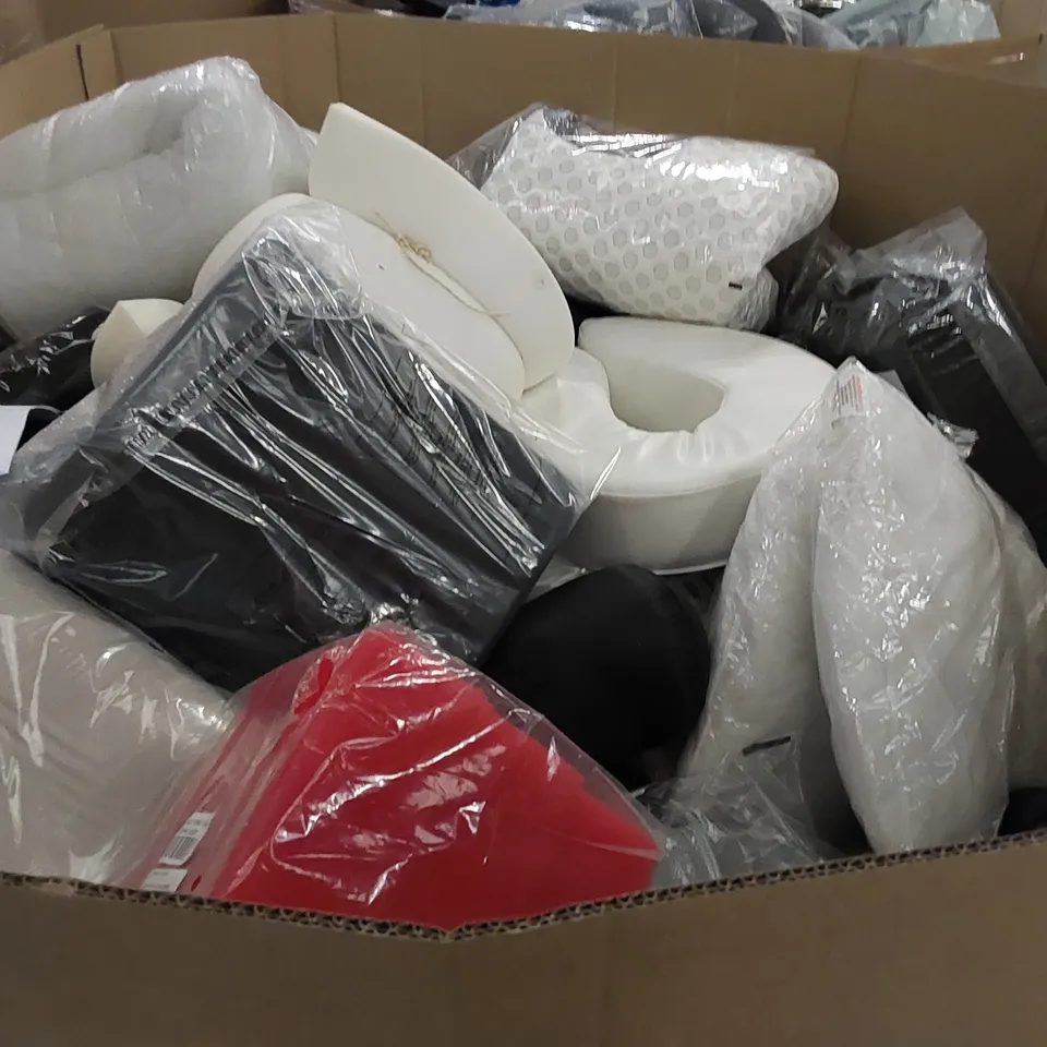 PALLET OF ASSORTED ITEMS INCLUDING: CUSHIONS, PET BED, ACOUSTIC FOAM, SLEEPING BAG 