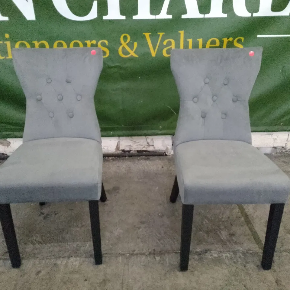 SET OF 2 NEW KENSINGTON GREY VELVET BUTTON BACK DINING CHAIR (BLACK LEG)