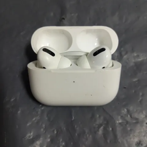 PAIR OF APPLE AIRPODS PRO IN WHITE