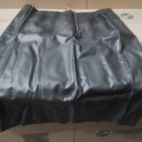 BOXED BRAND NEW APPROXIMATELY 2 JD WILLIAMS DISTRESSED PU SKIRT GREY/BLACK SIZE 30