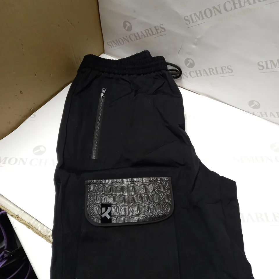 THE SPRINKLE KOI WOMENS BAGGY CARGO TROUSER SIZE M