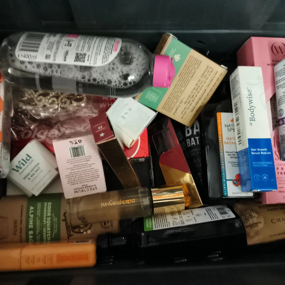 APPROXIMATELY 20 HEALTH AND BEAUTY PRODUCTS TO INCLUDE AVEENO BODY OIL SPRAY, THE BREATH CO ORAL RINSE AND FAITH IN NATURE SOAP BAR