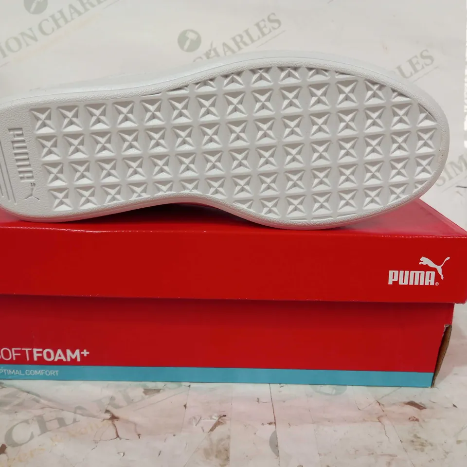 BOXED PAIR OF PUMA TRAINERS IN WHITE UK SIZE 6