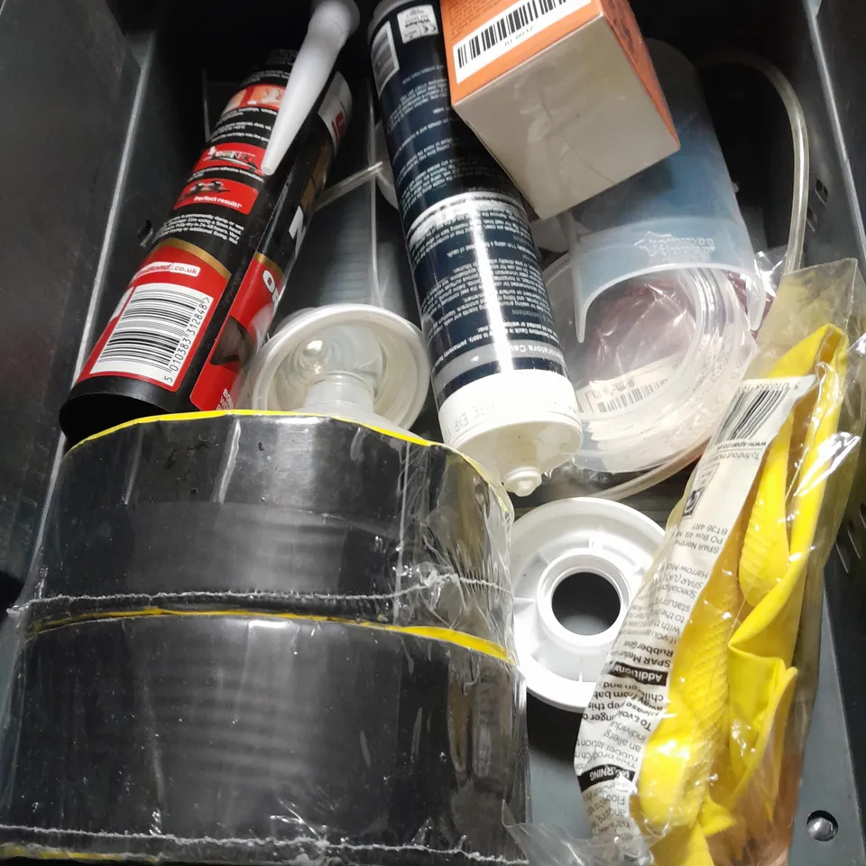 APPROXIMATELY 10 HOUSEHOLD ITEMS TO INCLUDE DECK JOIST TAPE, KITCHEN CLEANER, CLAW GRIP ADHESIVE, ETC