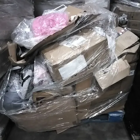 PALLET OF HOUSEHOLD ITEMS TO INCLUDE BAGGED CLOTHING, DINING CHAIR AND OTHER ASSORTED ITEMS...