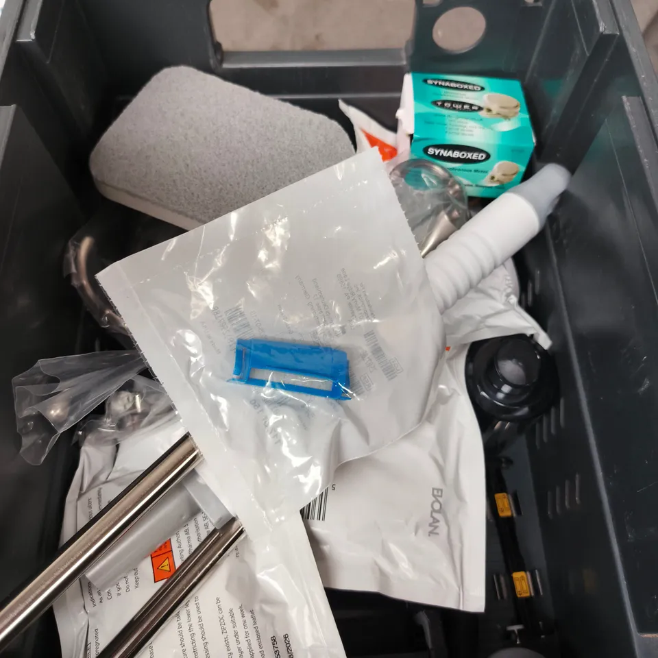 APPROXIMATELY 15 ASSORTED HOUSEHOLD PRODUCTS TO INCLUDE NOTEBOOKS , ETC 