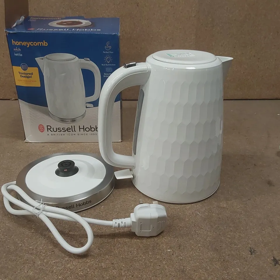 BOXED RUSSELL HOBBS KETTLE 