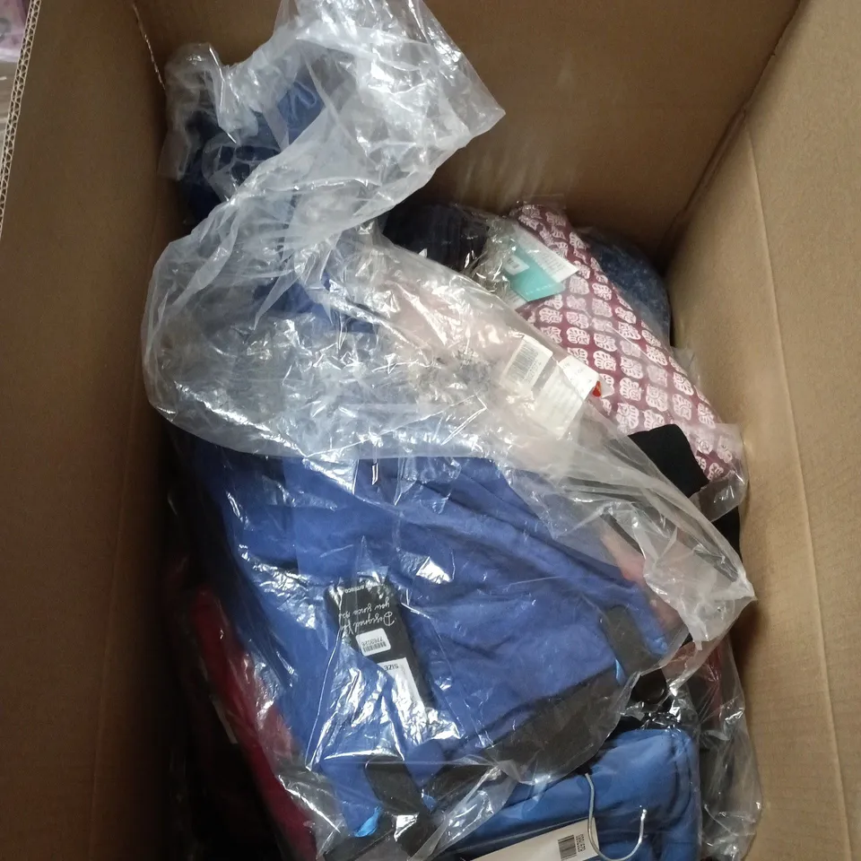 BOX OF APPROXIMATELY 10 ASSORTED CLOTHING ITEMS IN VARIOUS SIZES, SHAPES AND COLOURS