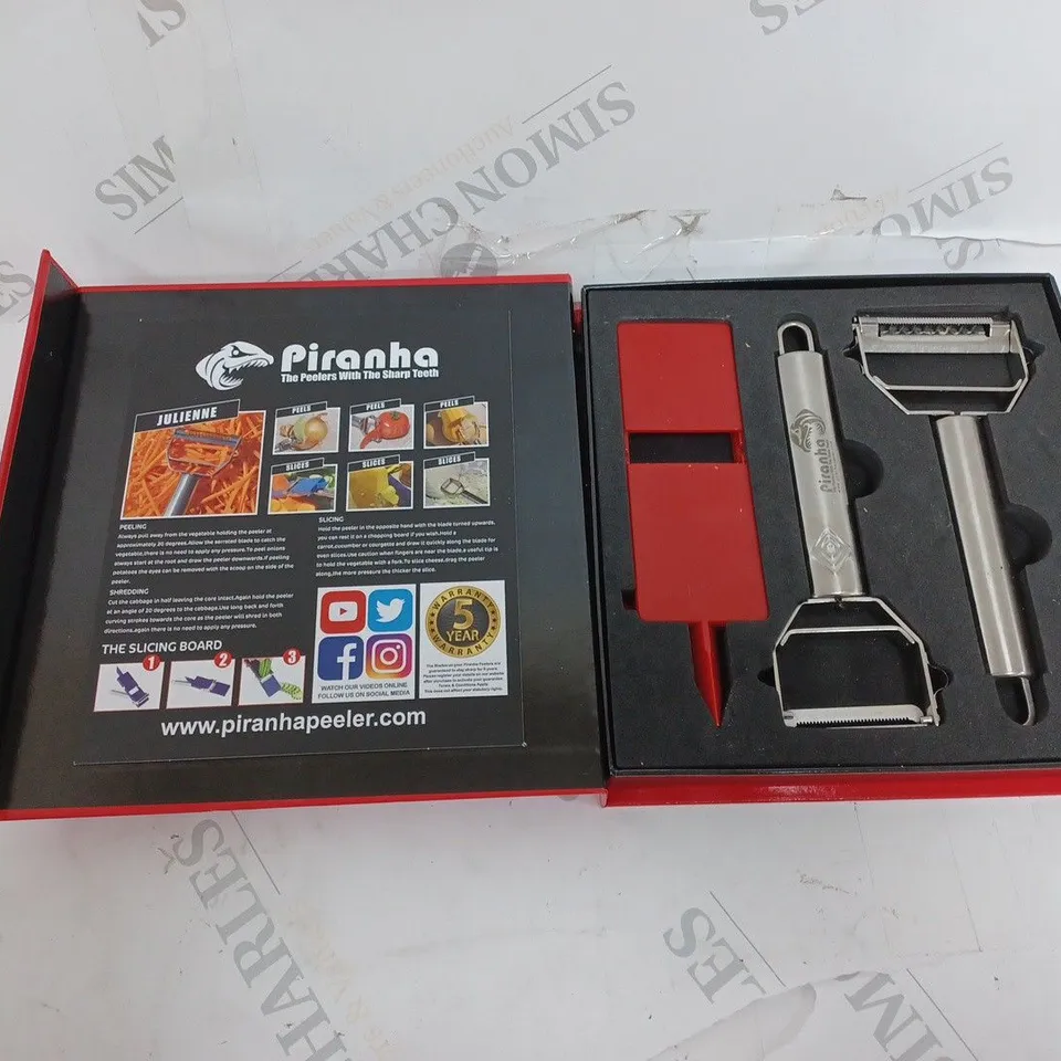 PIRANHA PEELERS SET - TWO PEELERS AND SLICING BOARD X2