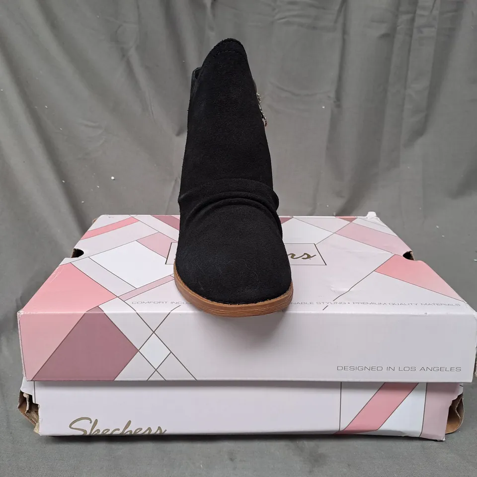 BOXED PAIR OF SKECHERS WATER RESISTANT CITY BOOTS IN BLACK SIZE 3.5
