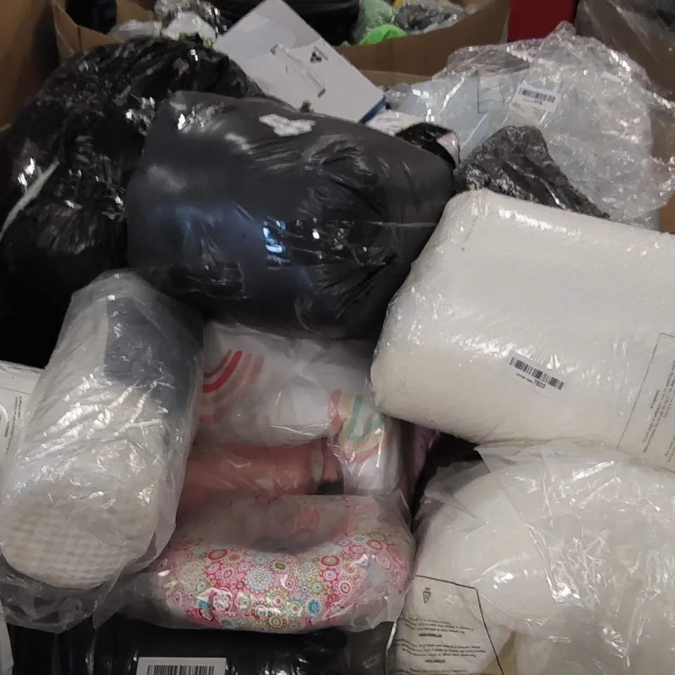 PALLET OF ASSORTED ITEMS INCLUDING: BEDDING, MATTRESS TOPPERS, BABY ITEMS