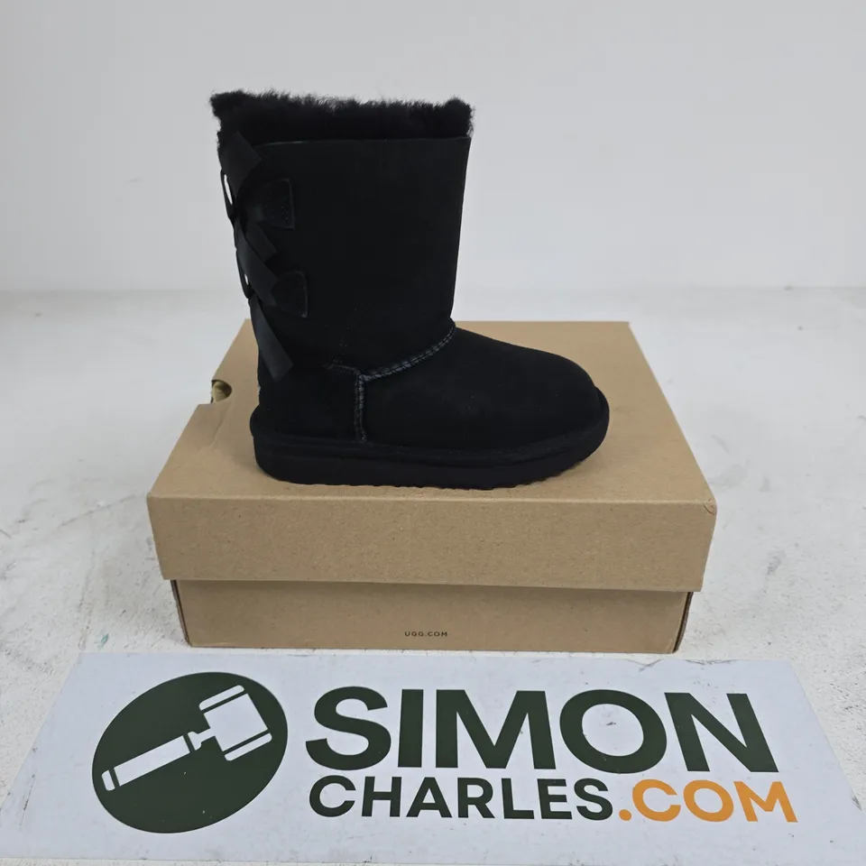 BOXED PAIR OF UGG CHILDRENS T BAILEY BOW II BOOTS IN BLACK - UK 8