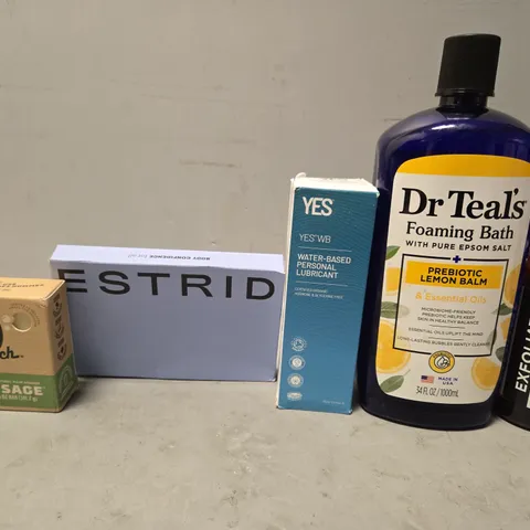 APPROXIMATELY 15 ASSORTED HEALTH & BEAUTY ITEMS TO INCLUDE -  SQUATCH ALPINE SAGE , DR TEALS FOAMING BATH ETC