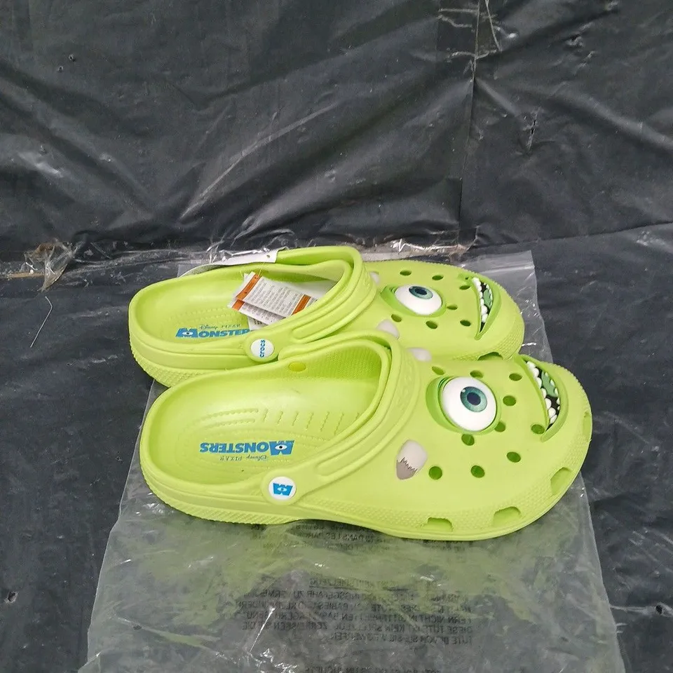 BAGGED PAIR OF CROCS MONSTER INC MIKE WAZOWSKI CLOG UK M7/W8