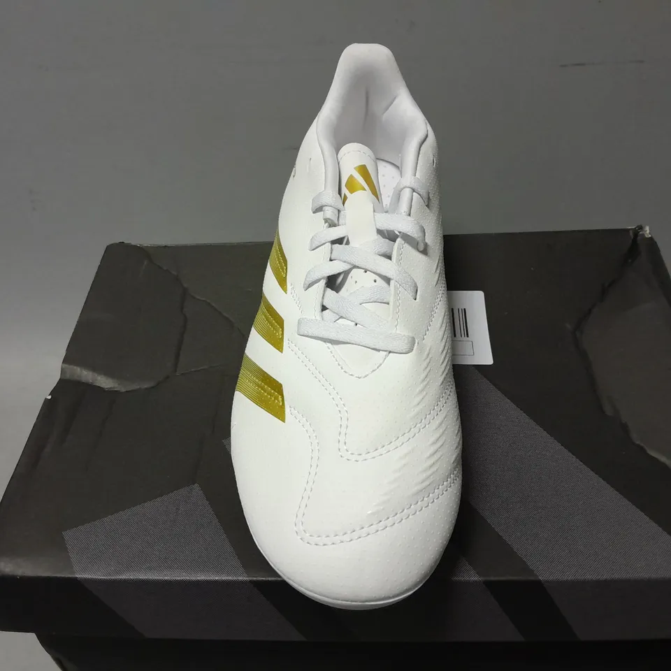 BOXED PAIR OF ADIDAS PREDATOR CLUB FLEXIBLE GROUND CLEATS IN WHITE/GOLD - 