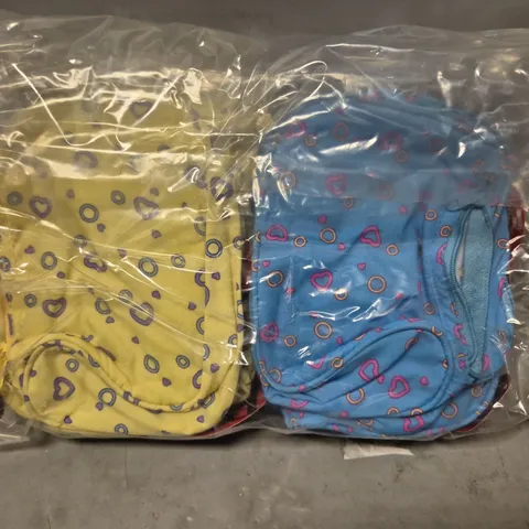 A LARGE QUANTITY OF ASSORTED SPONGE BAGS / COSMETIC BAGS
