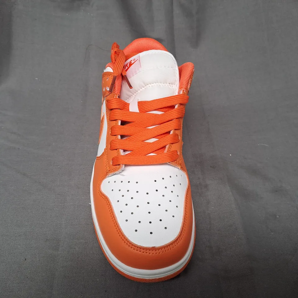 BOXED PAIR OF NIKE SHOES IN ORANGE/WHITE UK SIZE 6.5