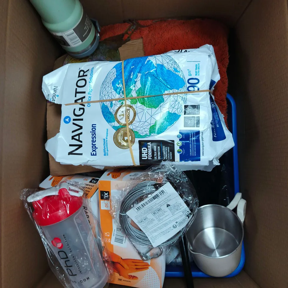 APPROXIMATELY 15 ASSORTED HOUSEHOLD PRODUCTS TO INCLUDE DRINKS CONTAINER, PRINTING PAPER, PROTECTIVE GLOVES ETC 