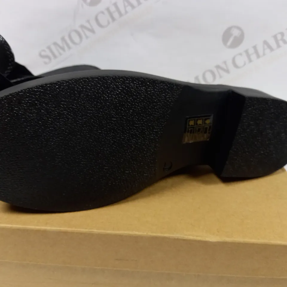 BOXED URBAN OUTFITTERS JAMIE BACKLESS LOAFER SIZE 4