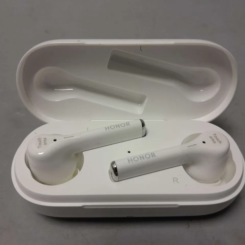 BOXED HONOR MAGIC EATBUDS IN WHITE
