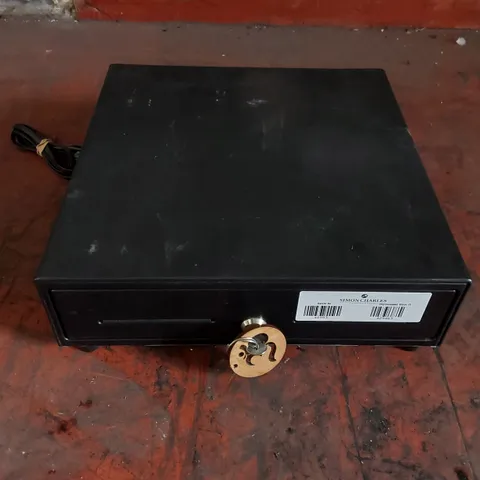 LOCKING CASH DRAWER