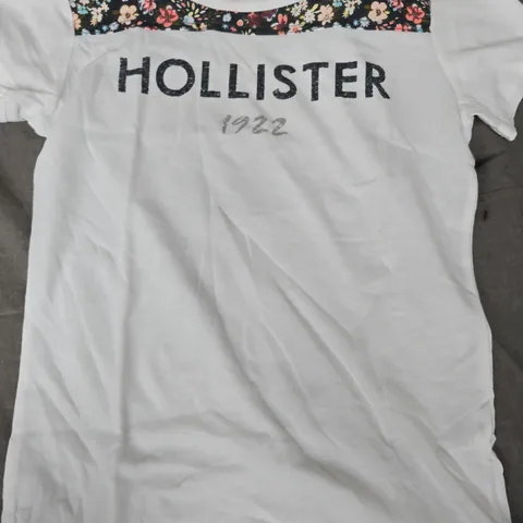 HOLLISTER T-SHIRT IN WHITE/FLORAL SIZE SMALL