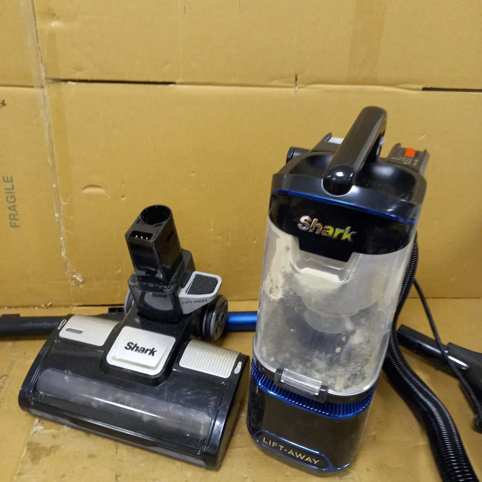 SHARK NV602UK LIFT-AWAY UPRIGHT VACUUM CLEANER 