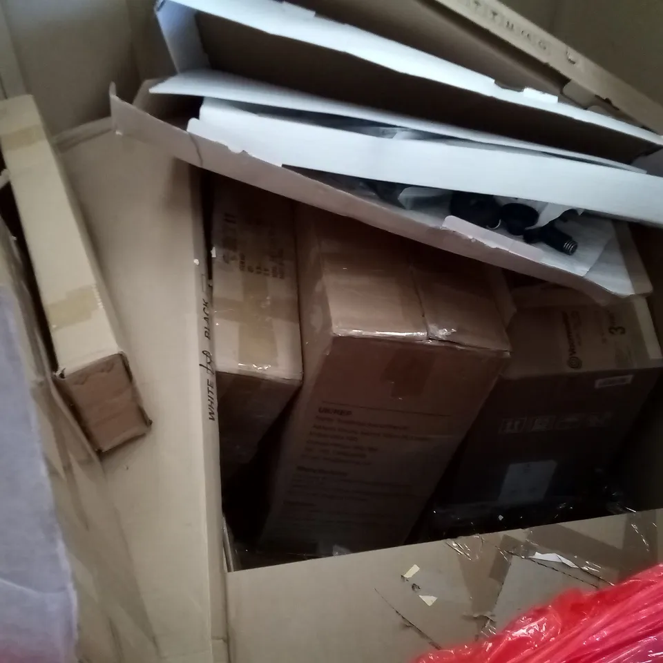 PALLET OF ASSORTED ITEMS INCLUDING NESTING COFFEE TABLE, KING SIZE DUVET, VACMASTER, VINTAGE LUXURY SHOWER UNIT
