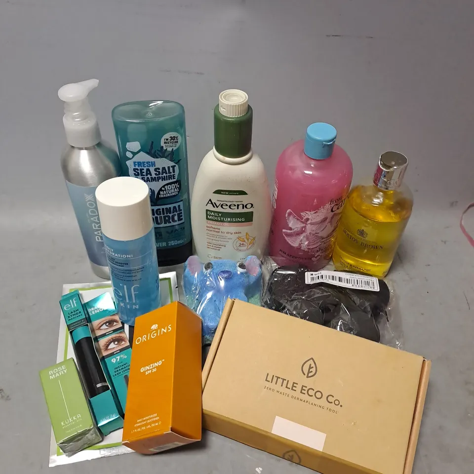 APPROXIMATELY 20 ASSORTED COSMETIC PRODUCTS TO INCLUDE - AVEENO MOISTURISING CREAMY OIL - TREACLEMOON FROSTED CANDY SHOWER AND BATH GEL - ELF HOLY HYDRATION MAKEUP REMOVER - ETC