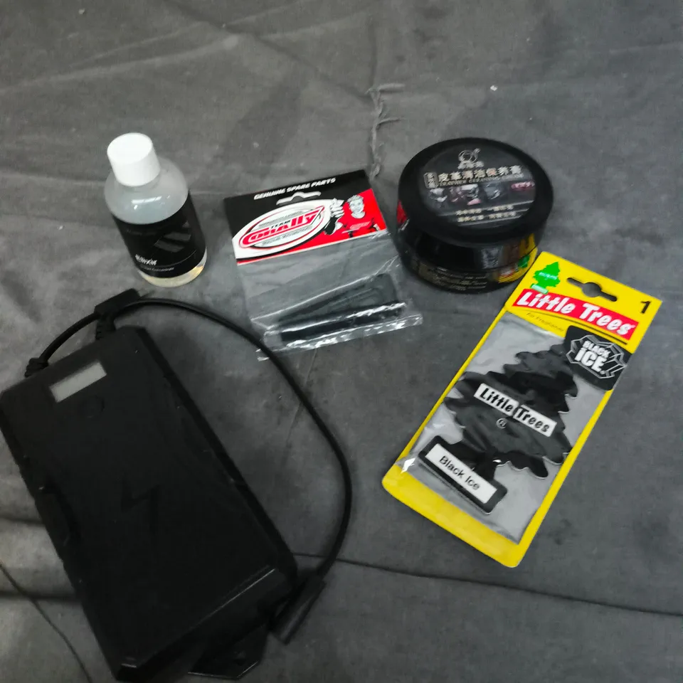 APPROXIMATELY 10 ASSORTED VEHICLE PARTS/ACCESSORIES TO INCLUDE AIR FRESHENER, POWER BANK, LEATHER CLEANER ETC 