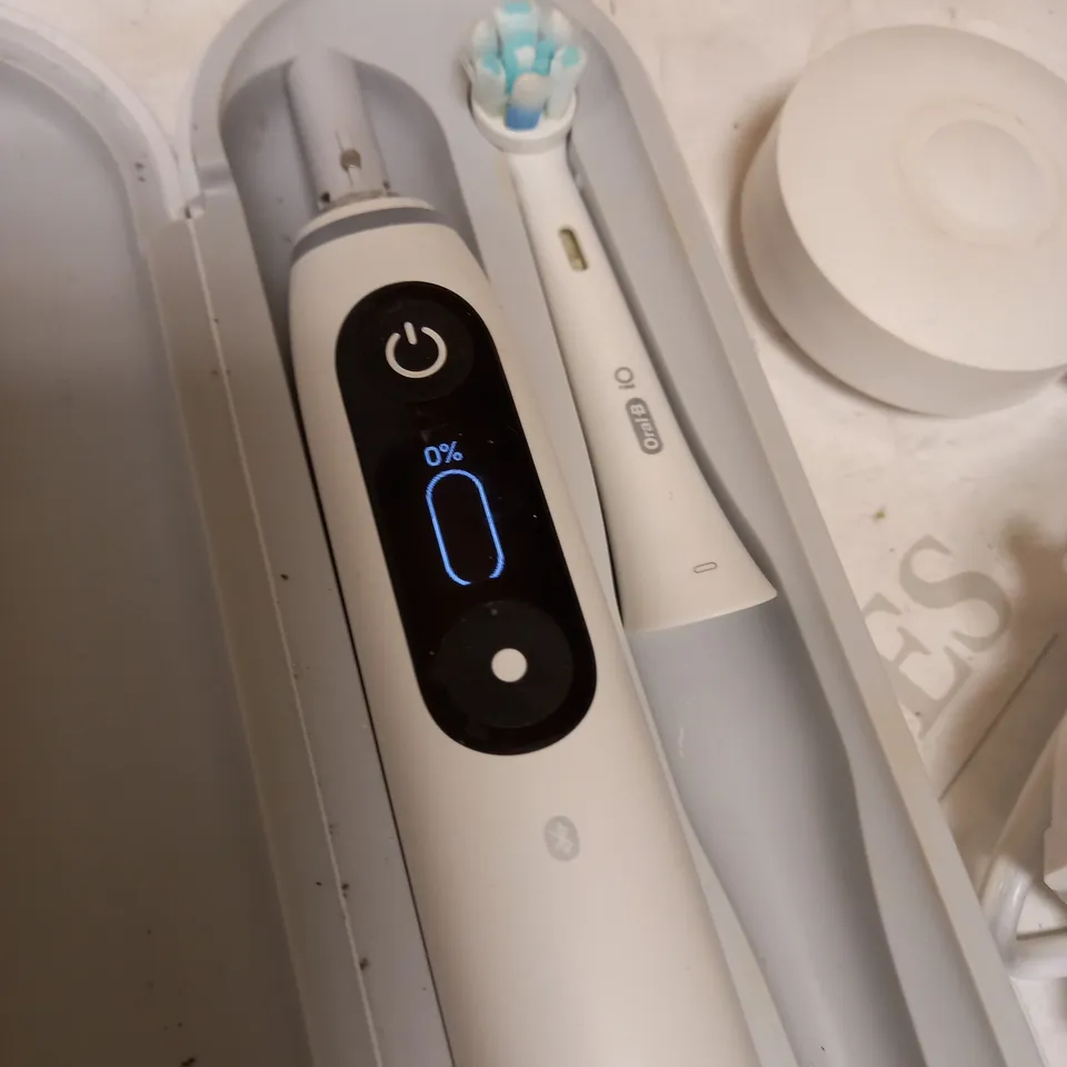 ORAL-B IO7 WHITE ULTIMATE CLEAN ELECTRIC TOOTHBRUSH WITH CARRY CASE