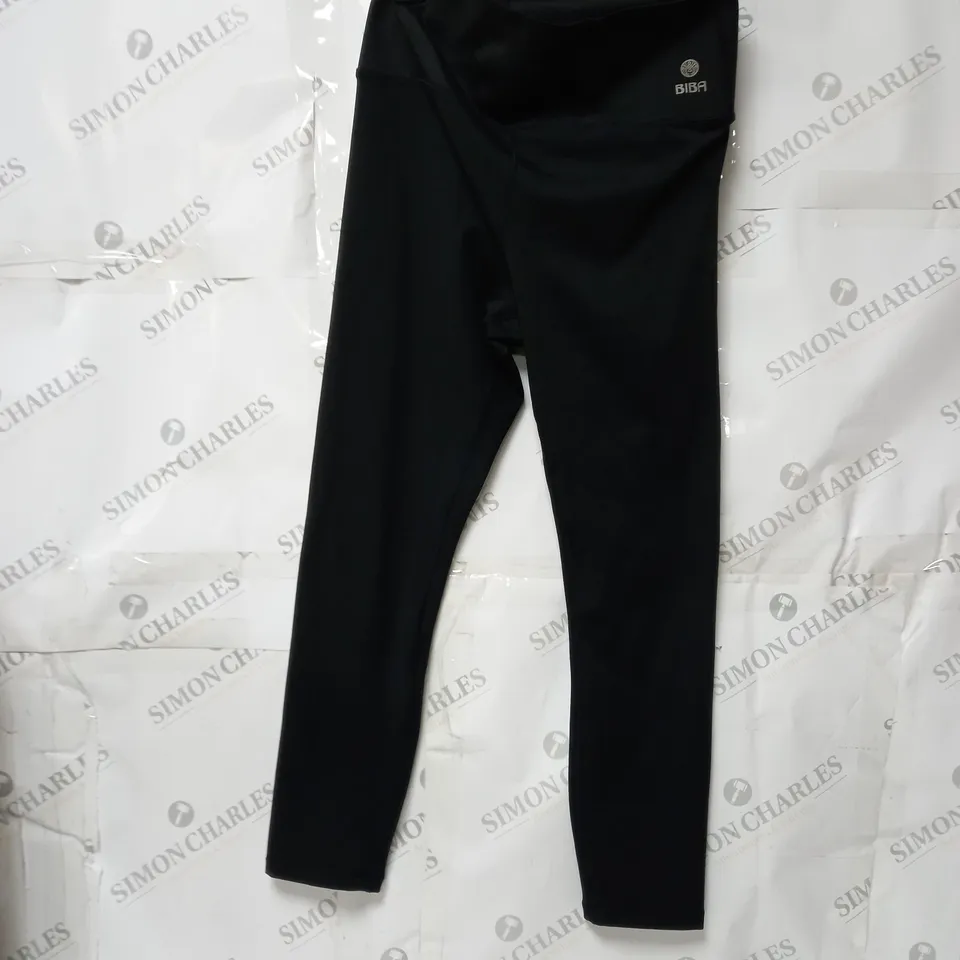 BOX OF ASSORTED CLOTHES APPROXIMATELY 10 TO INCLUDE WOMEN'S SPORTSWEAR.