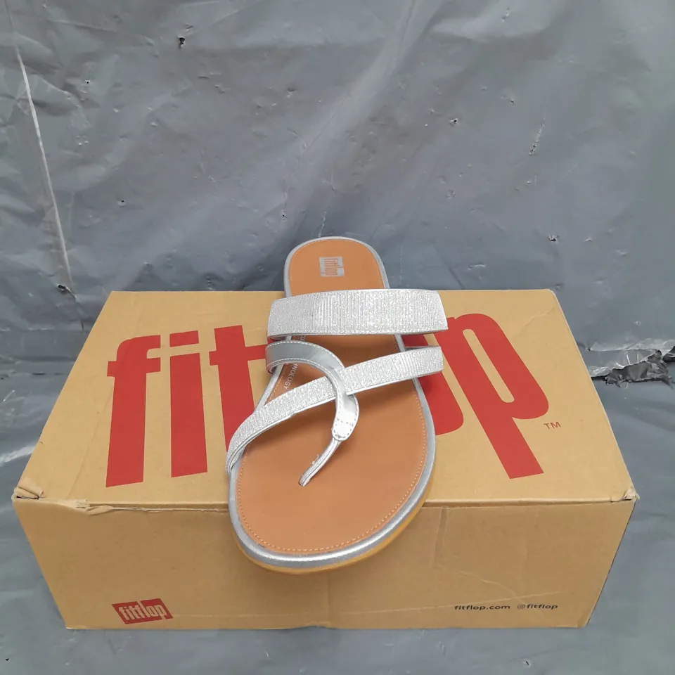 FITFLOP LADIES THONG SANDALS SILVER GLITTER SIZE 8